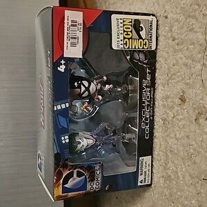 DC Comics Joker and Harley exclusive collector set